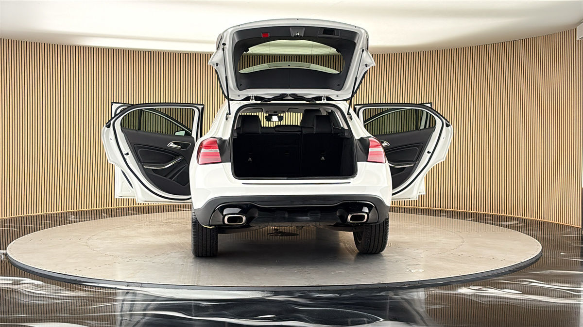 More views of Mercedes-Benz GLA