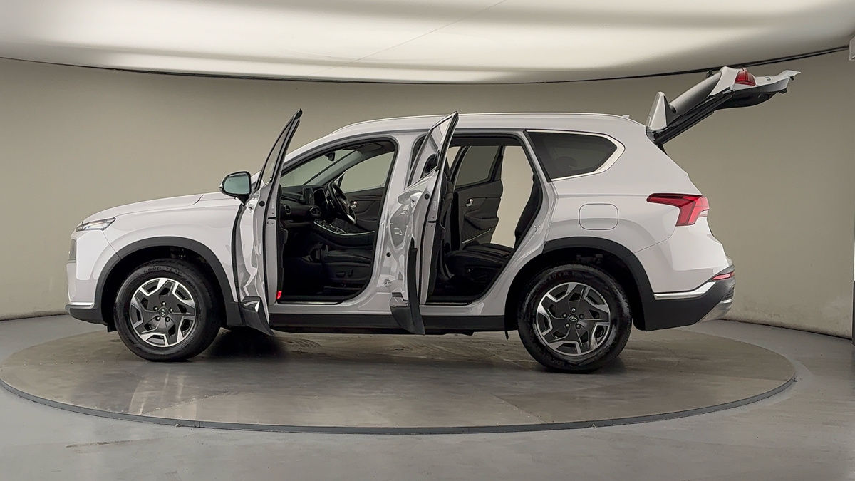 More views of Hyundai Santa Fe