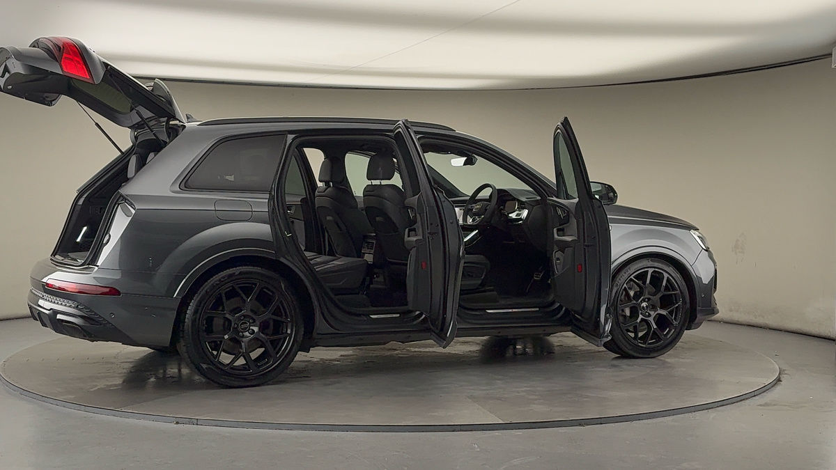 More views of Audi Q7