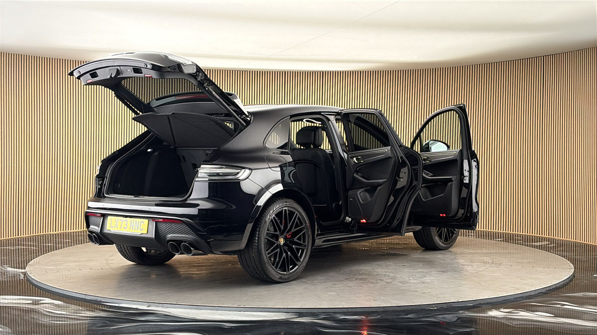More views of Porsche Macan