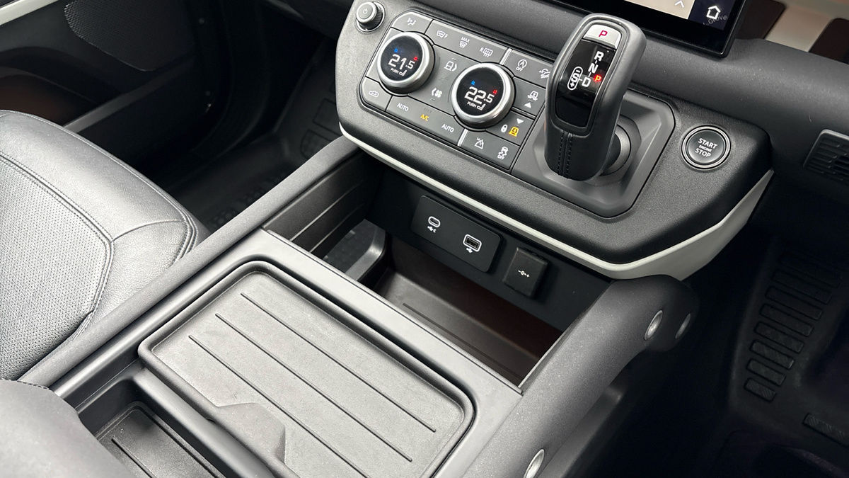 Land Rover Defender 90 Image 18