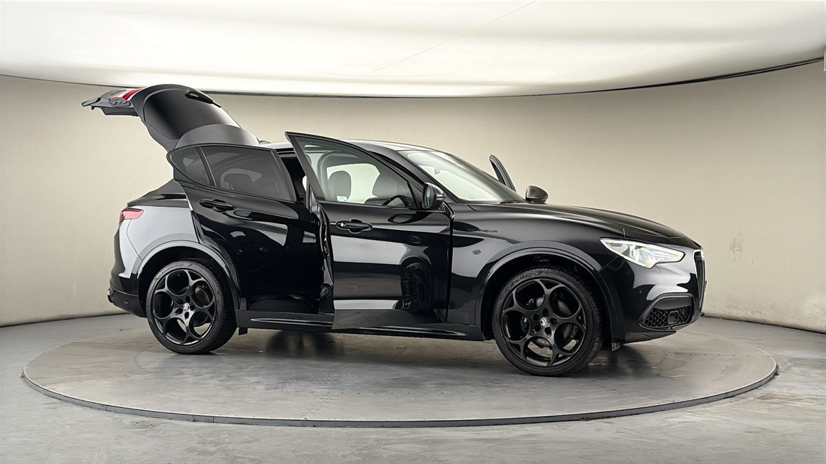 More views of Alfa Romeo Stelvio