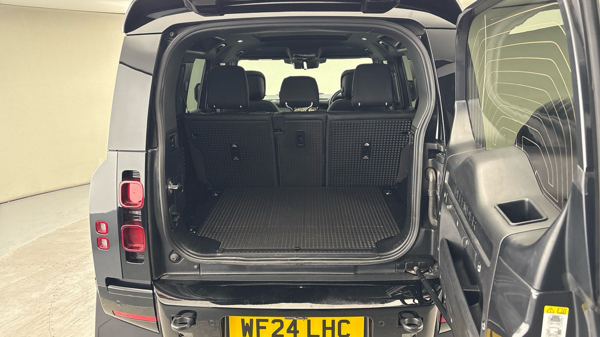Land Rover Defender 110 Urban Image 11