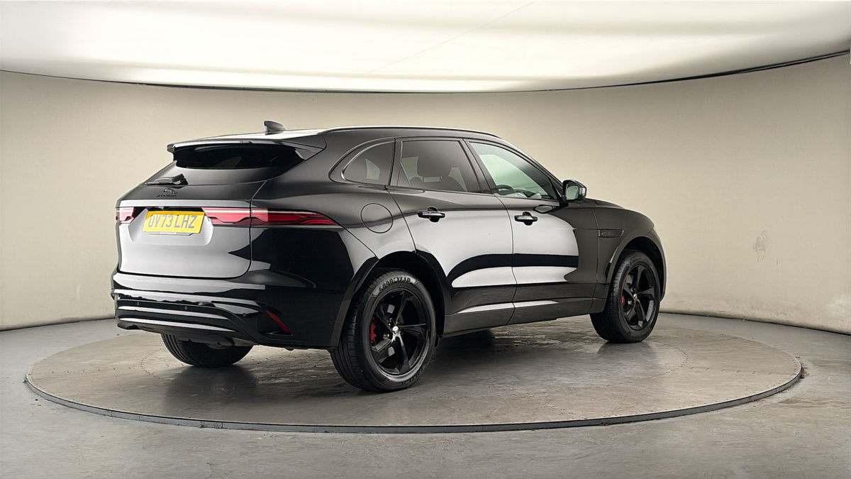 Jaguar F-PACE Image 21