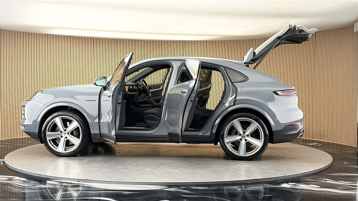 More views of Porsche Cayenne