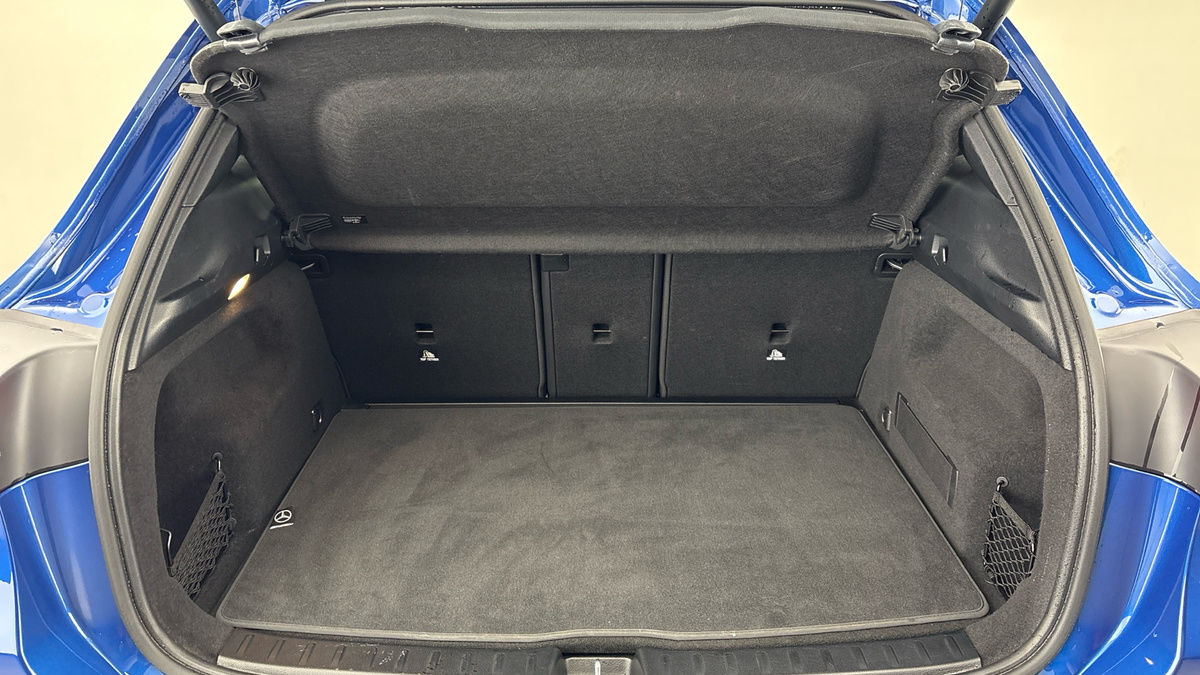 Mercedes-Benz GLA Image 11