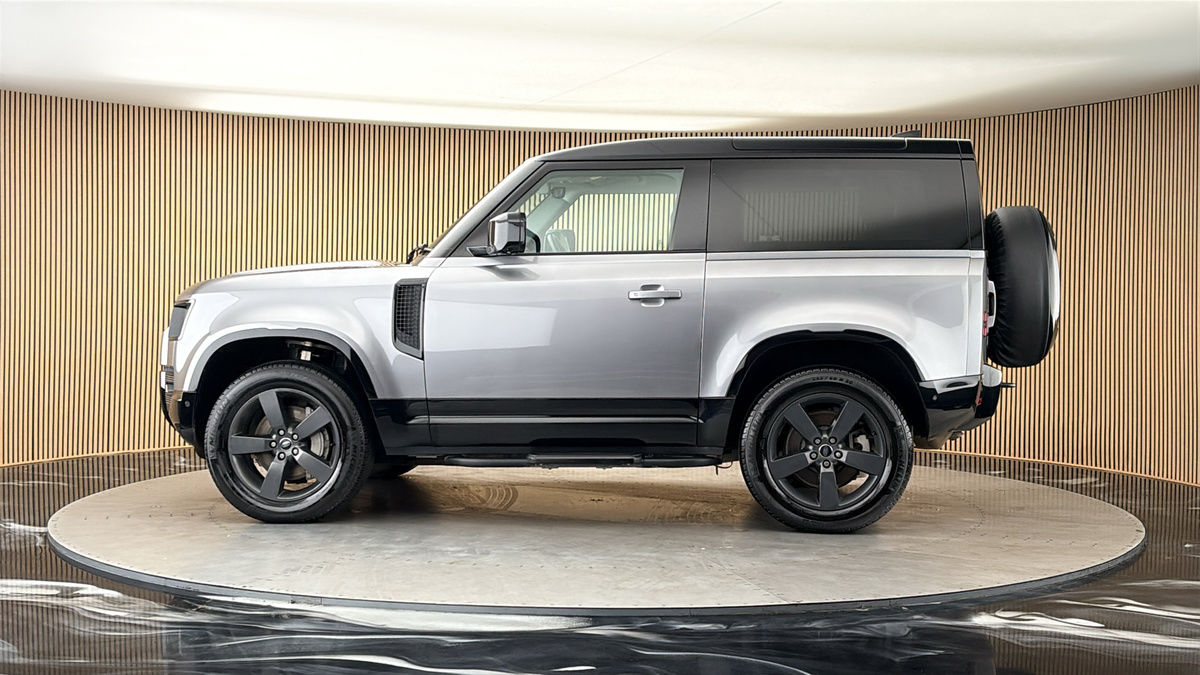 More views of Land Rover Defender 90