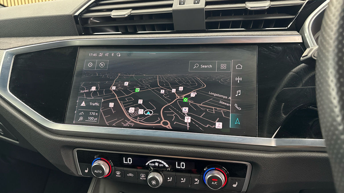 Audi RS Q3 Image 17