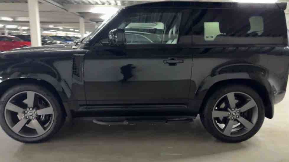 More views of Land Rover Defender 90