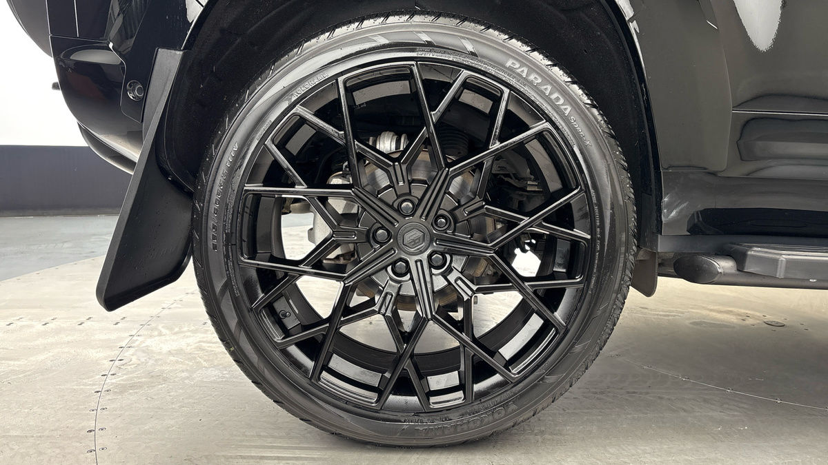 Land Rover Defender 110 Urban Image 10