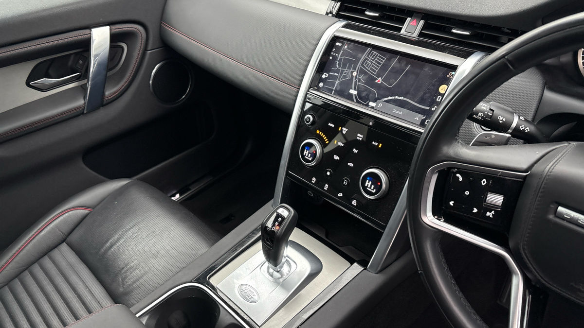 Land Rover Discovery Sport Image 18