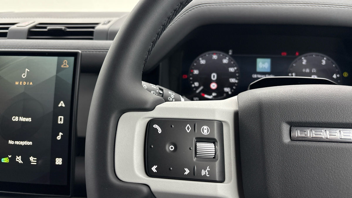 Land Rover Defender 110 Urban Image 13