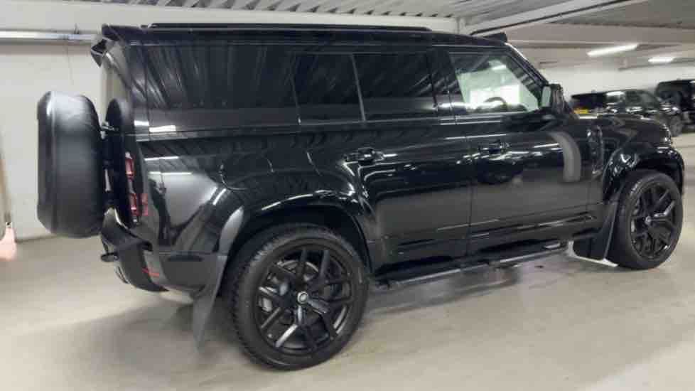 More views of Land Rover Defender 110