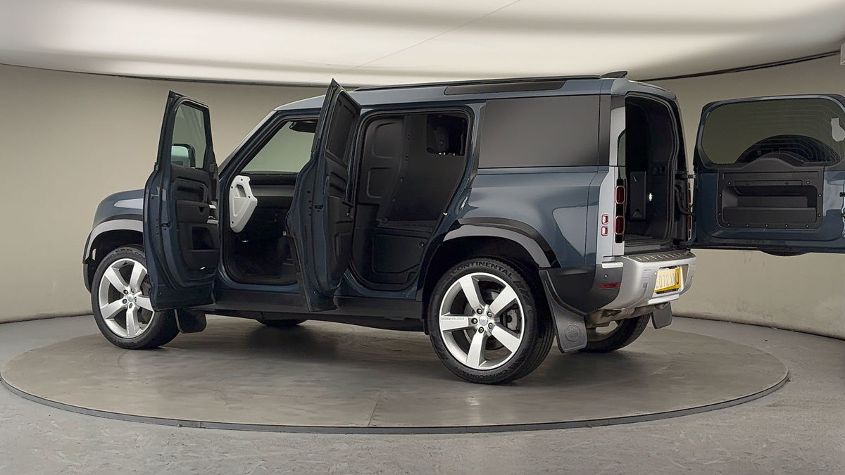 More views of Land Rover Defender 110