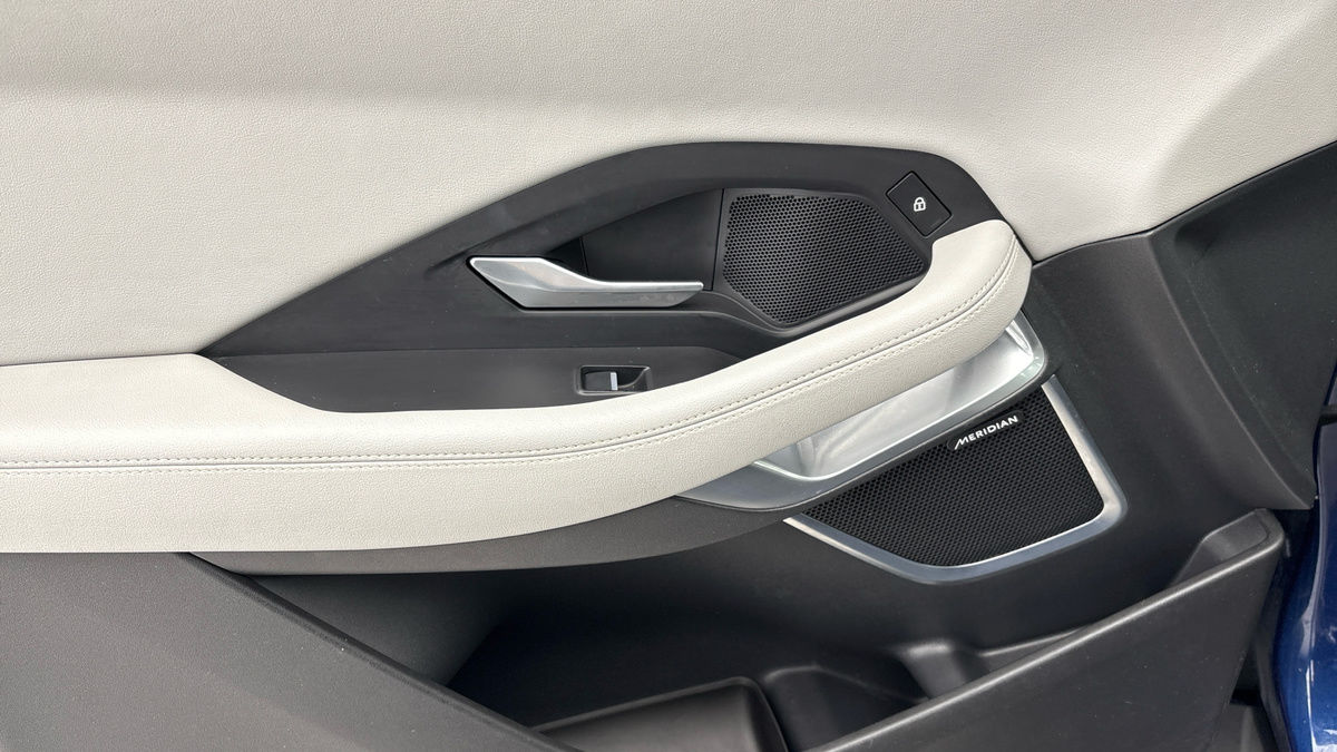 Jaguar E-PACE Image 19