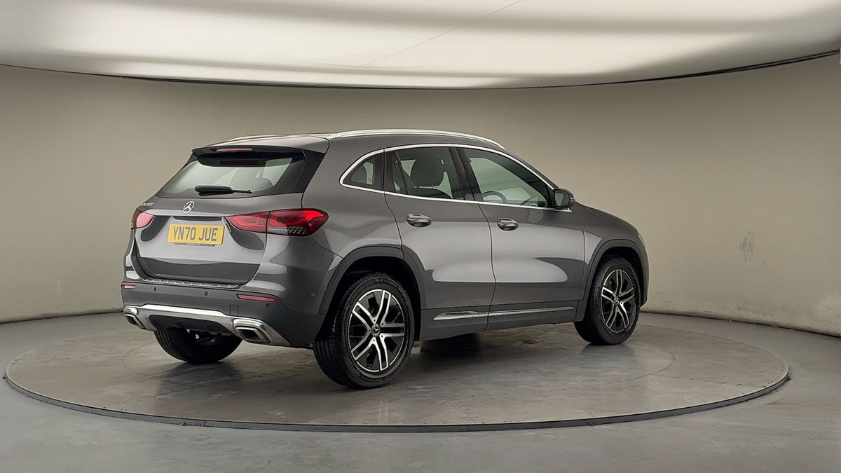Mercedes-Benz GLA Image 21