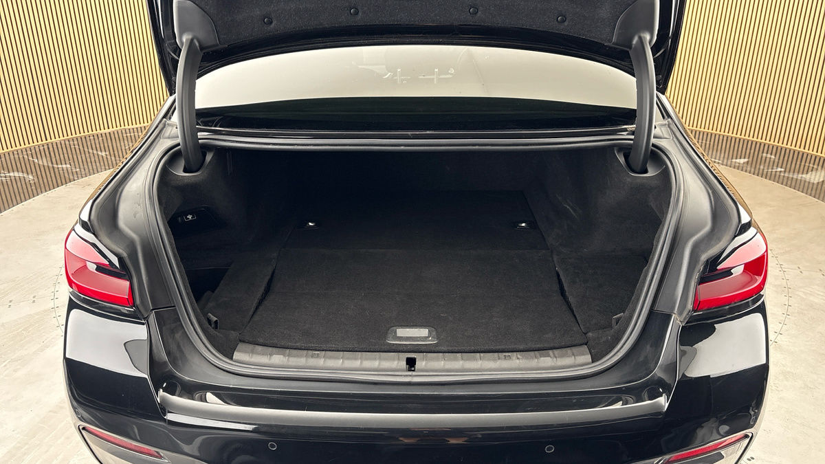 BMW 5 Series Image 11