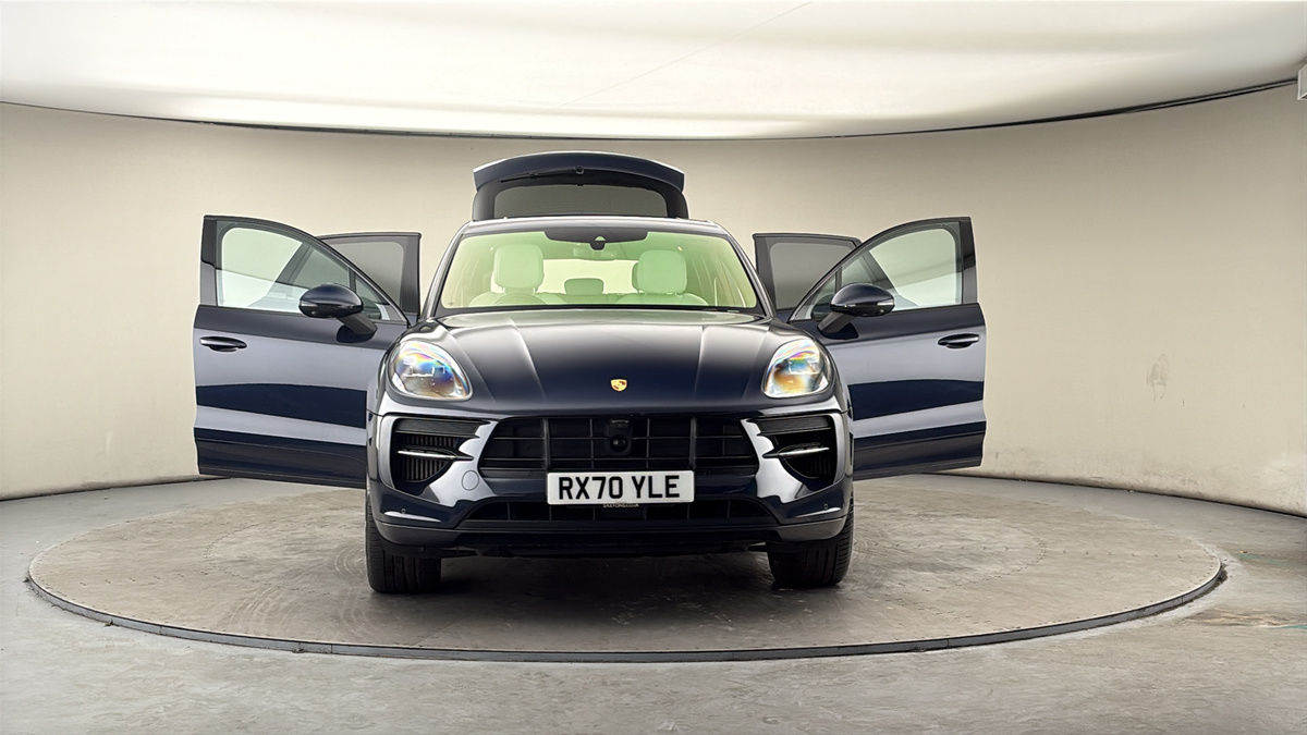 More views of Porsche Macan