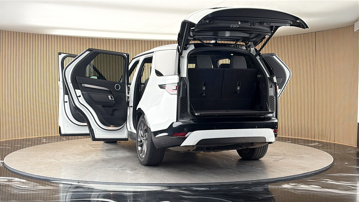 More views of Land Rover Discovery