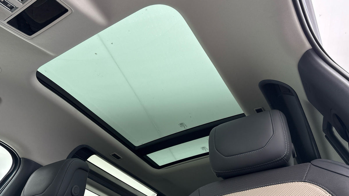 Land Rover Defender 90 Image 6