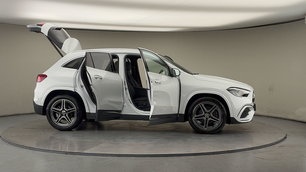 More views of Mercedes-Benz GLA