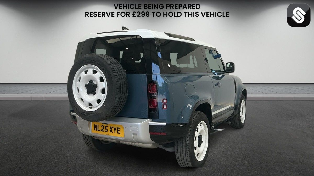 Land Rover Defender 90 Image 4