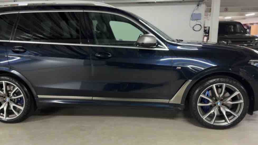 More views of BMW X7
