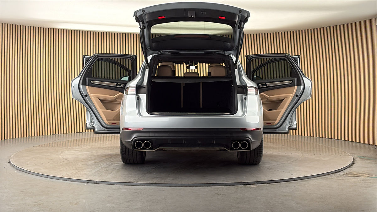 More views of Porsche Cayenne