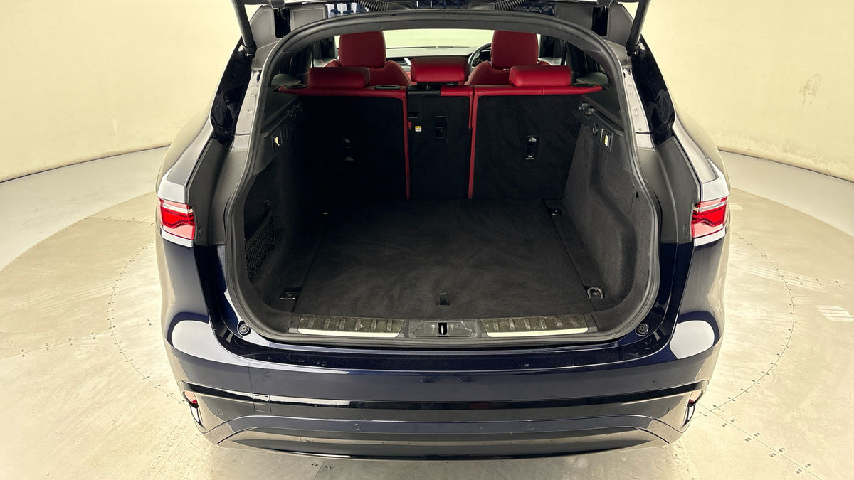 Jaguar F-PACE Image 11