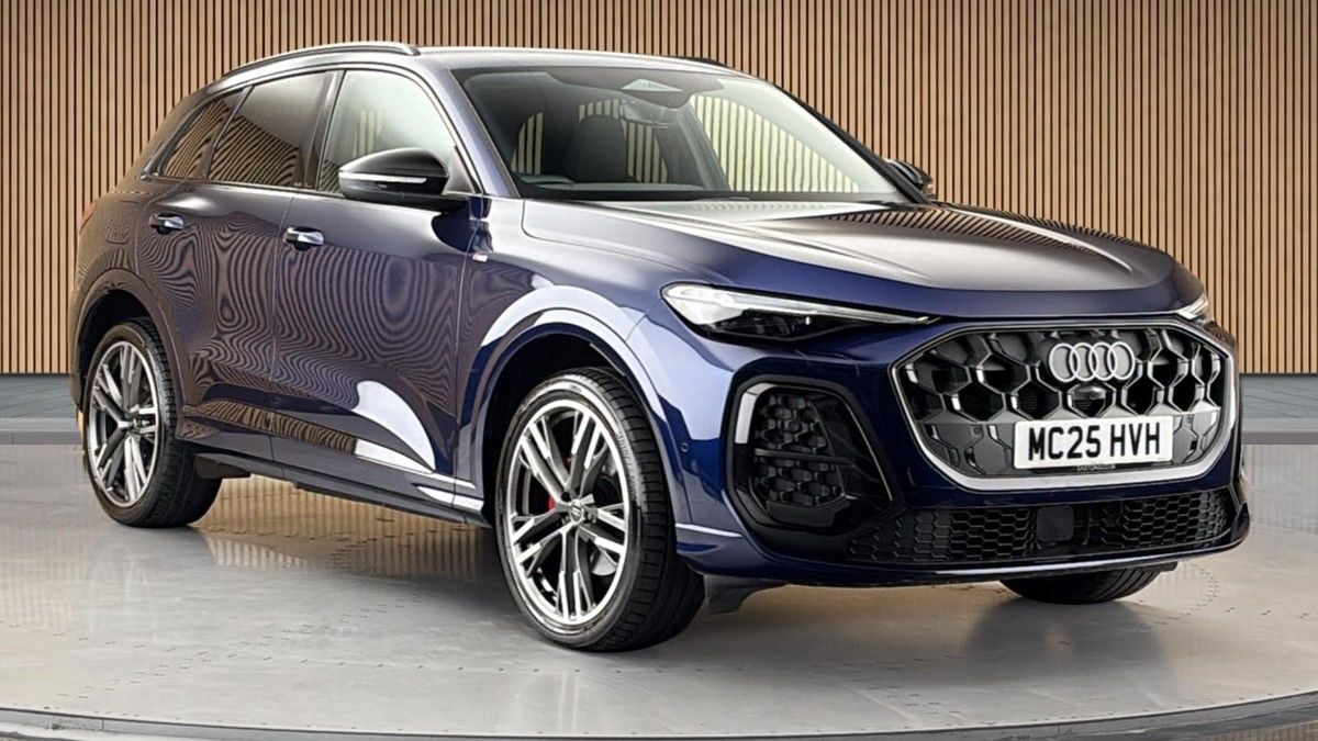 Audi Q5 Sticky Header Image