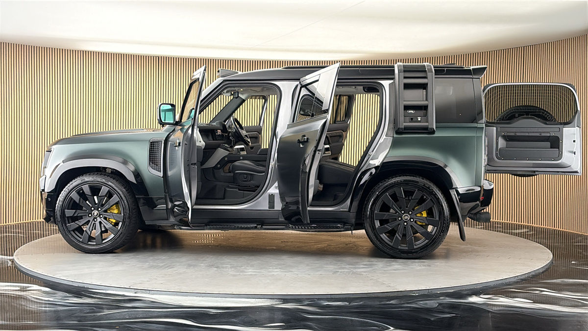 More views of Land Rover Defender 110