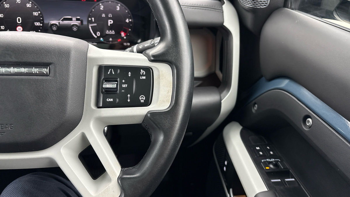 Land Rover Defender 90 Image 14