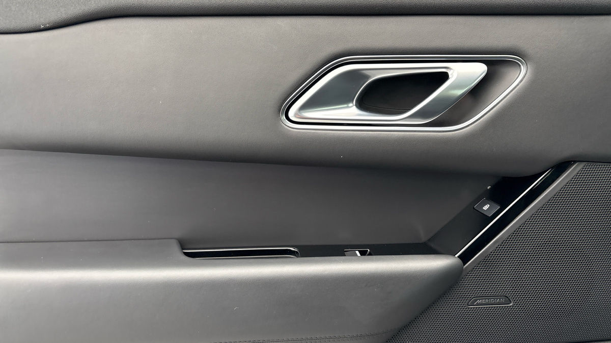 Land Rover Range Rover Velar Image 19