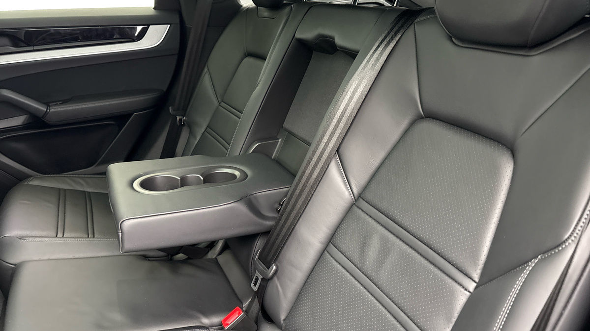 Porsche Cayenne Image 9