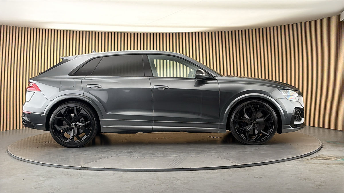 Audi RSQ8 Image 16