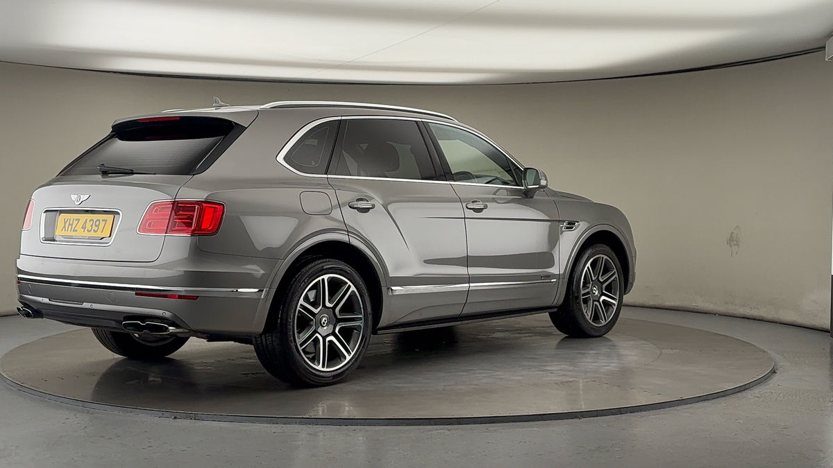 Bentley Bentayga Image 21