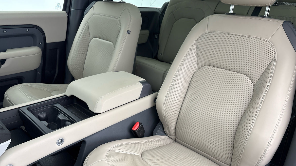 Land Rover Defender 90 Image 7