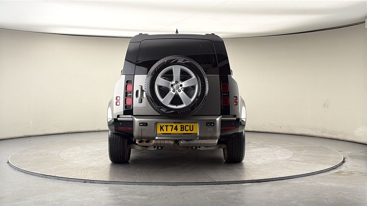 Land Rover Defender 110 Image 4