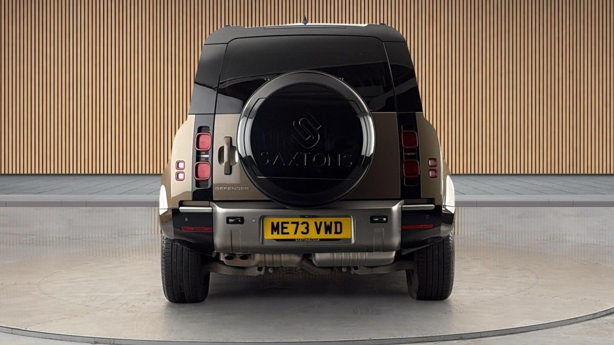 Land Rover Defender 110 Image 4