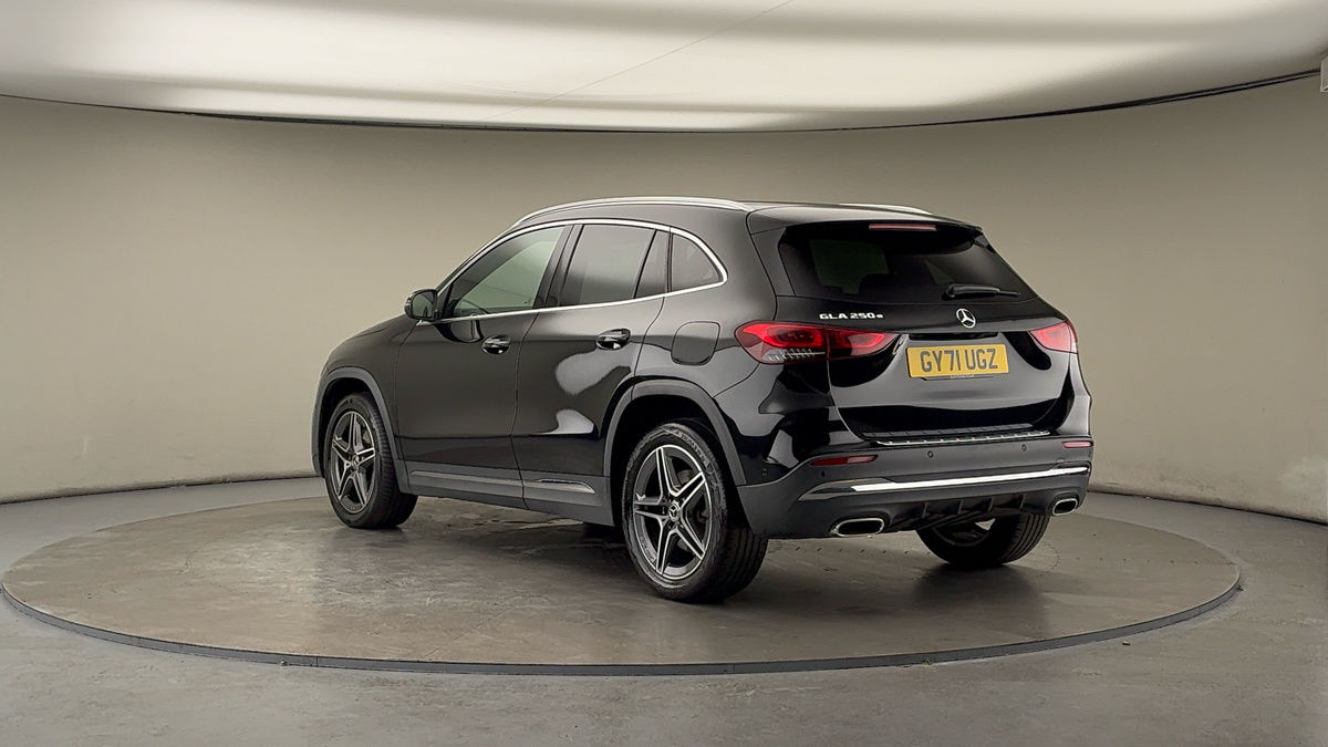 Mercedes-Benz GLA Image 2