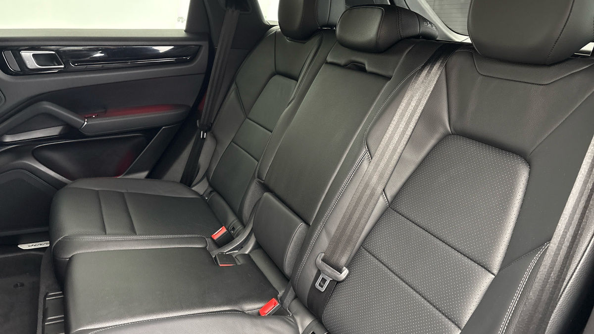 Porsche Cayenne Image 8