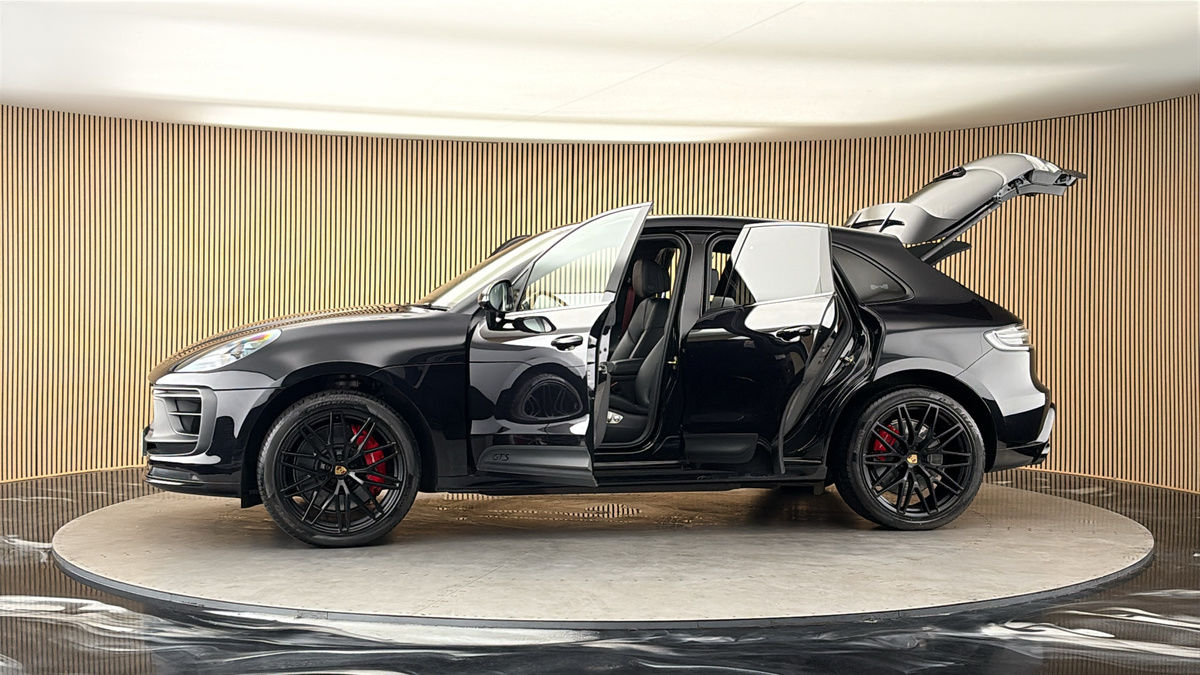 More views of Porsche Macan