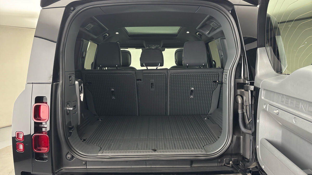 Land Rover Defender 110 Urban Image 11