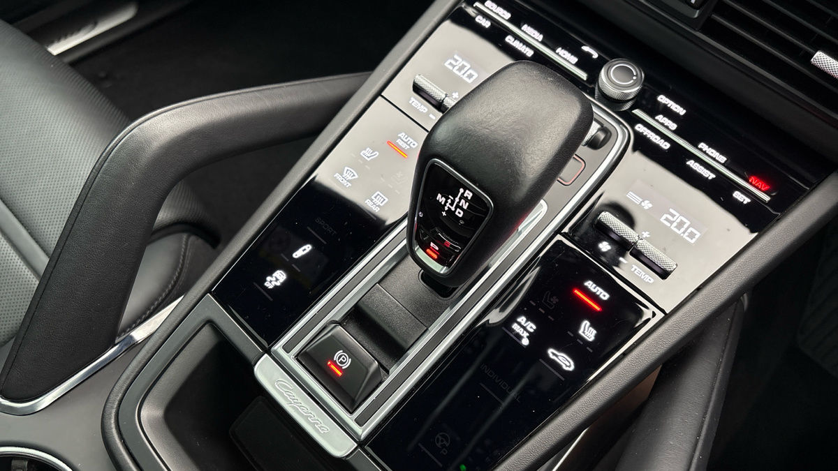 Porsche Cayenne Image 28