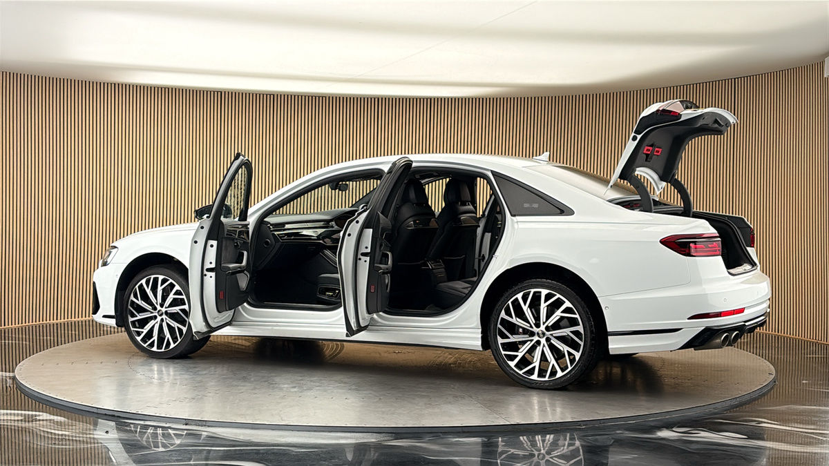 More views of Audi S8