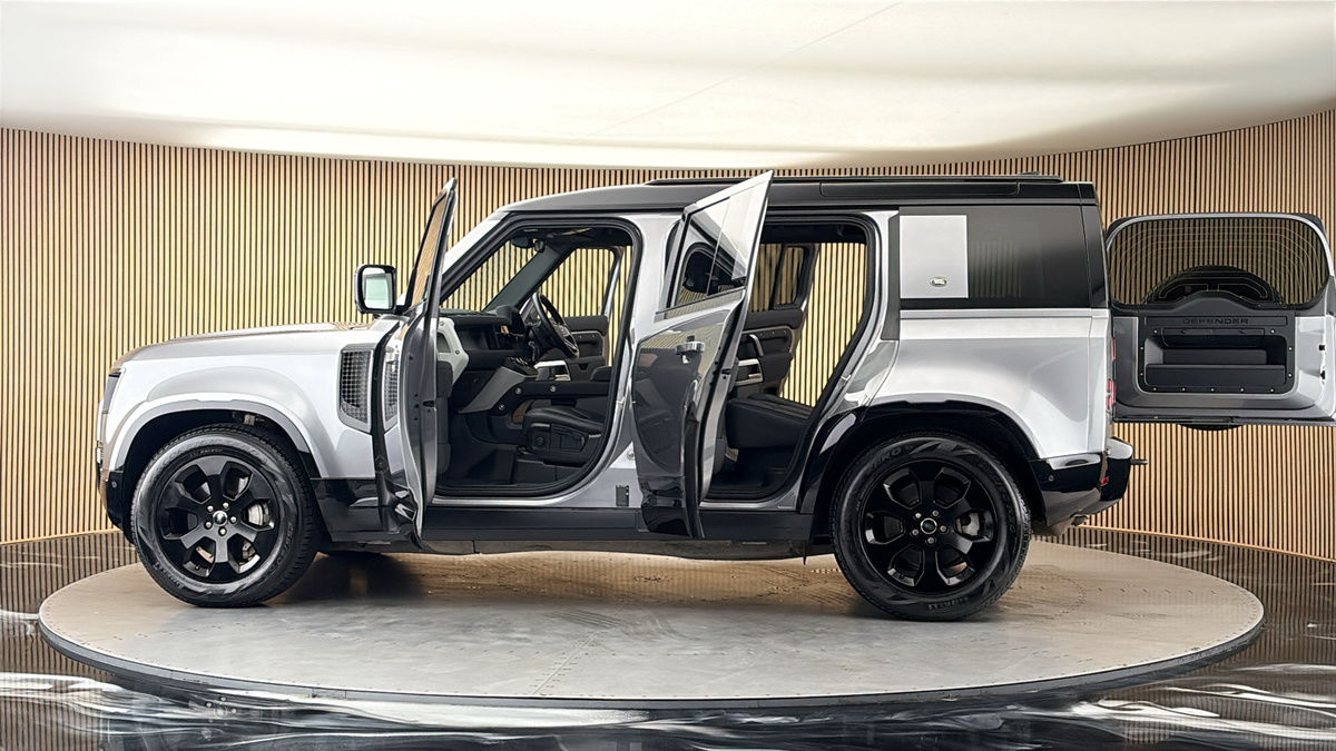 More views of Land Rover Defender 110
