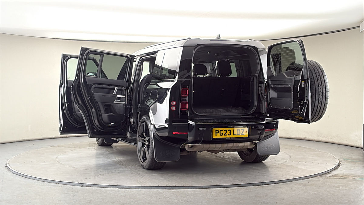 More views of Land Rover Defender 110