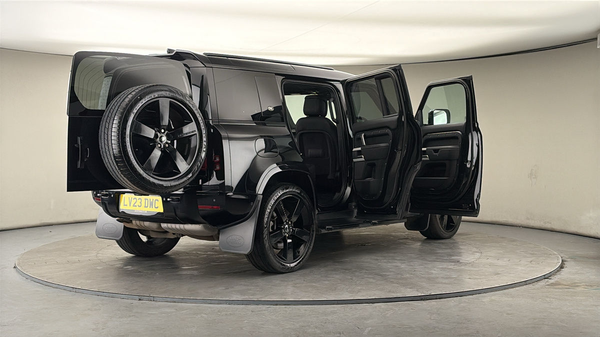 More views of Land Rover Defender 110