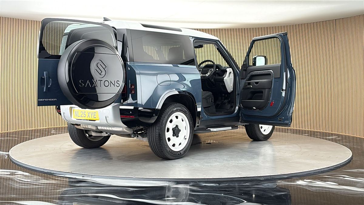 More views of Land Rover Defender 90