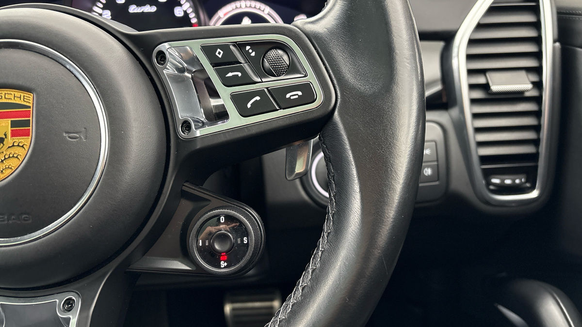 Porsche Cayenne Image 14